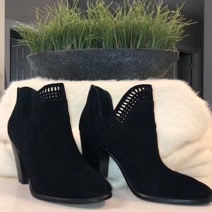 ⭐️⭐️NEW⭐️ ⭐️ WOT/box Vince Camuto Cutout Bootie